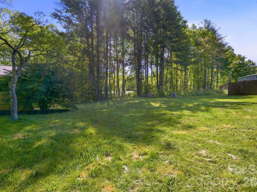 115 Field Sparrow Lane, Hendersonville, NC 28792.  MLS# CAR4373308, YatesRealty ID 23949. 