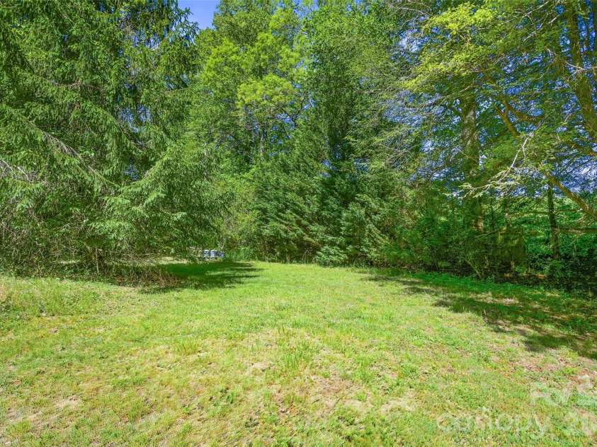 115 Field Sparrow Lane, Hendersonville, NC 28792.  MLS# CAR4373308, YatesRealty ID 23949. 