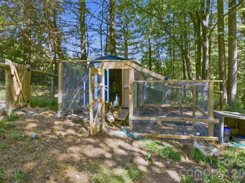 115 Field Sparrow Lane, Hendersonville, NC 28792.  MLS# CAR4373308, YatesRealty ID 23949. 