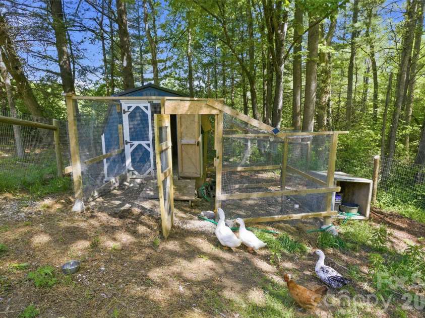 115 Field Sparrow Lane, Hendersonville, NC 28792.  MLS# CAR4373308, YatesRealty ID 23949. 