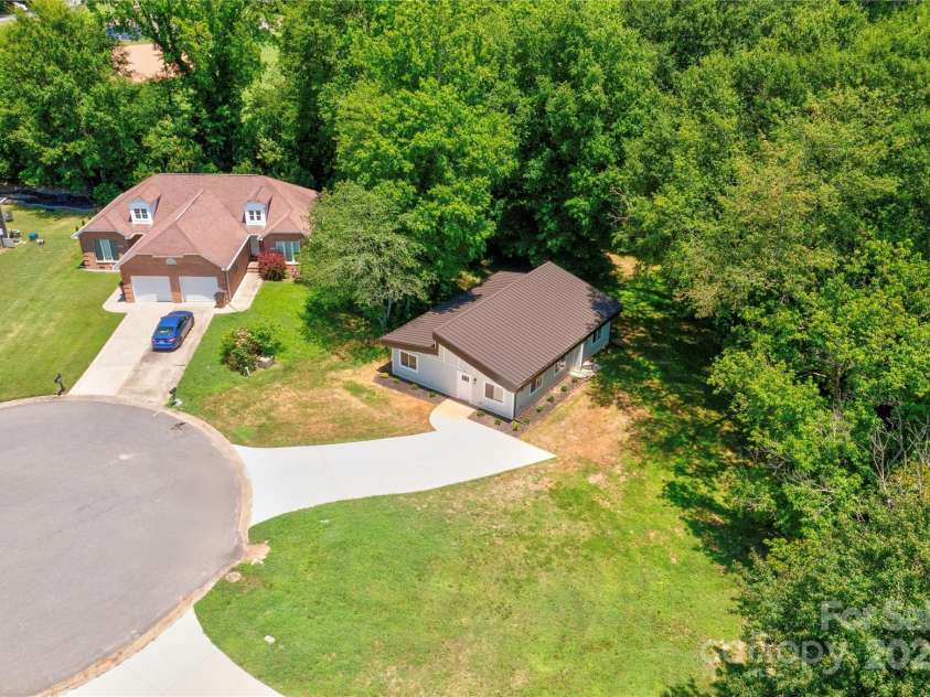 900 Linney Lane, Shelby, NC 28152.  MLS# CAR4276627, YatesRealty ID 23950. 