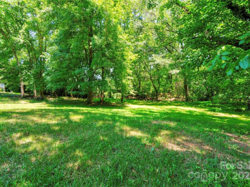 900 Linney Lane, Shelby, NC 28152.  MLS# CAR4276627, YatesRealty ID 23950. BACK YARD