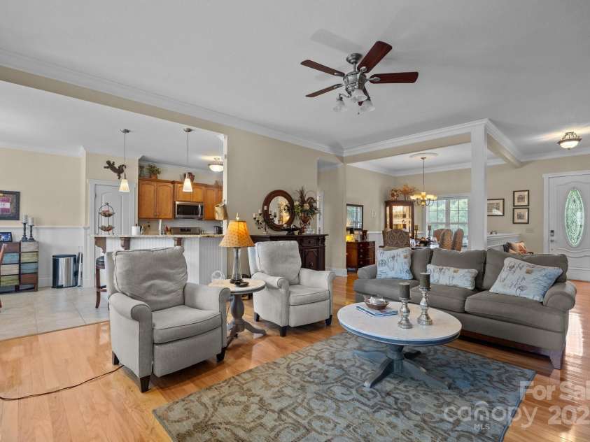 1006 Pin Oak Trail, Hendersonville, NC 28739.  MLS# CAR4274082, YatesRealty ID 23951. Family/Dining/Foyer/Breakfast Bar