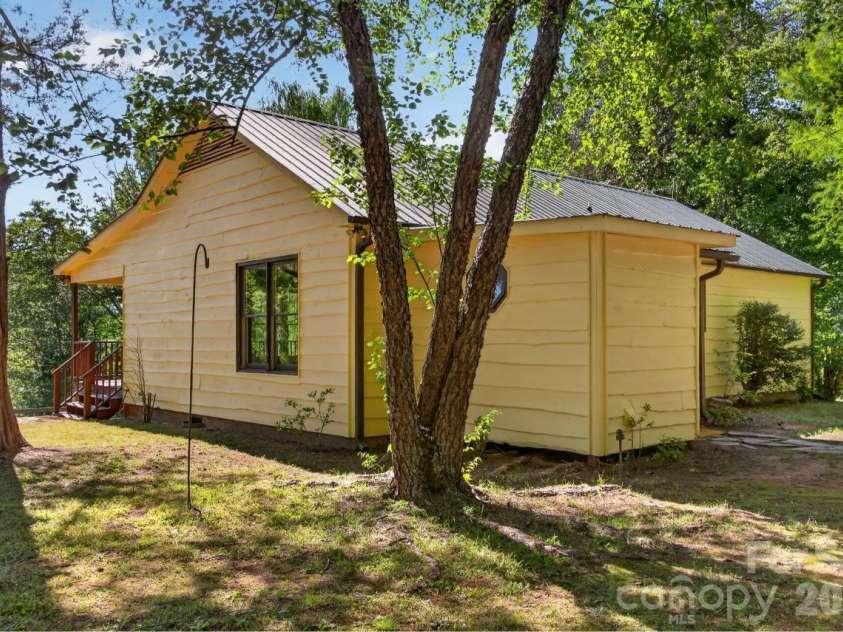 3205 Collinsville Road, Columbus, NC 28722.  MLS# CAR4378818, YatesRealty ID 23951. 