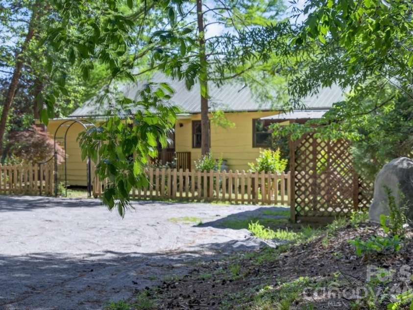 3205 Collinsville Road, Columbus, NC 28722.  MLS# CAR4378818, YatesRealty ID 23951. 