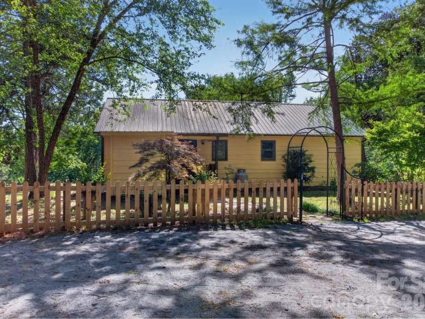 3205 Collinsville Road, Columbus, NC 28722.  MLS# CAR4378818, YatesRealty ID 23951. 