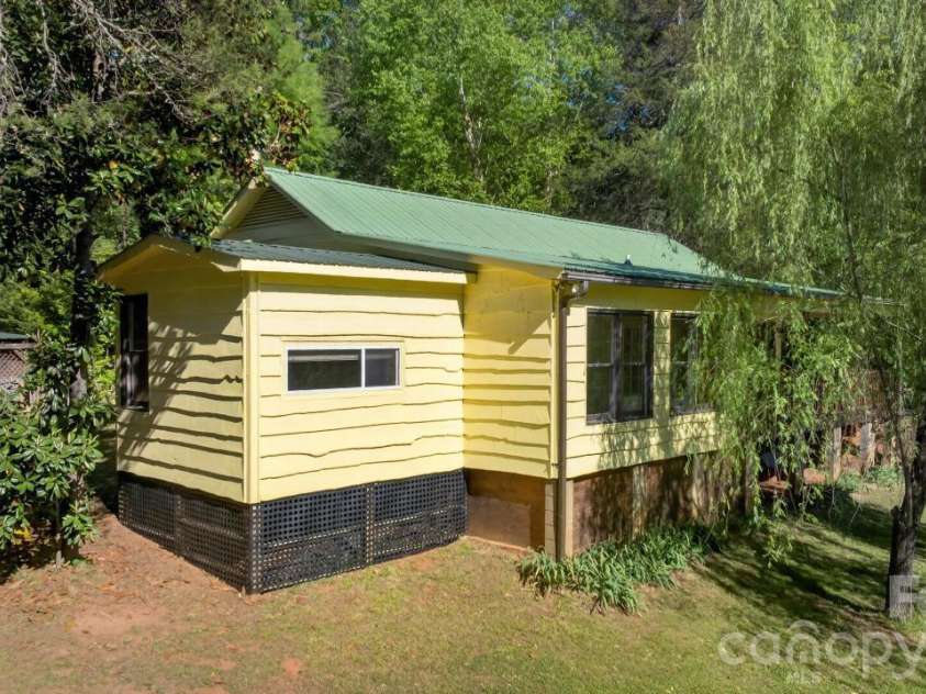 3205 Collinsville Road, Columbus, NC 28722.  MLS# CAR4378818, YatesRealty ID 23951. 