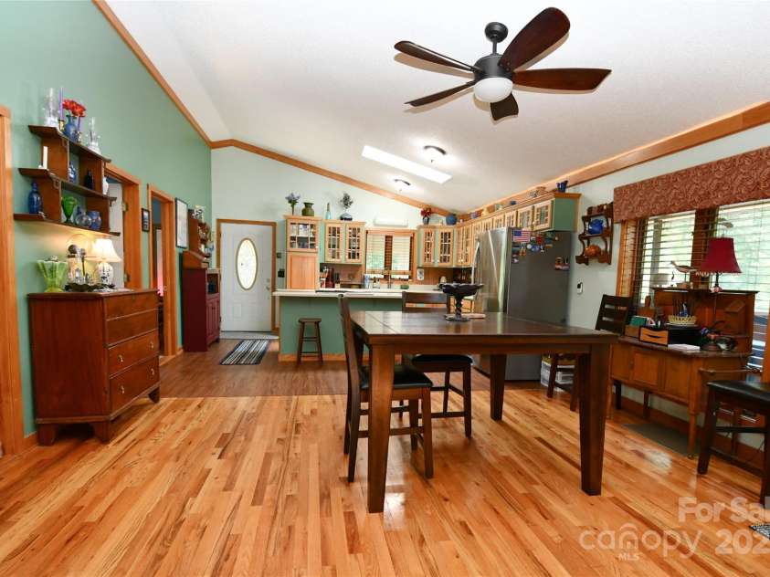 109 Deer Place Road, Spruce Pine, NC 28777.  MLS# CAR4278181, YatesRealty ID 23953. 