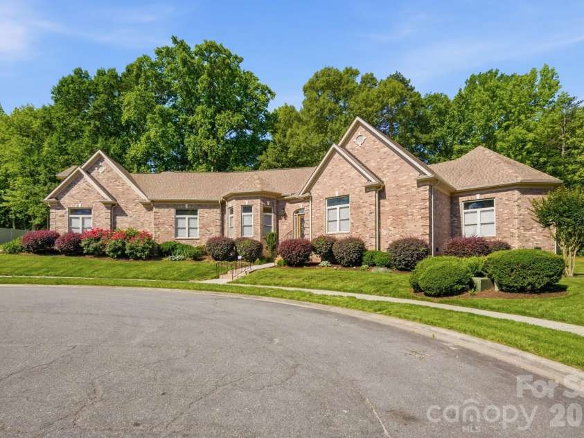 11855 Churchfield Lane, Charlotte, NC 28277.  MLS# CAR4383423, YatesRealty ID 23954. 