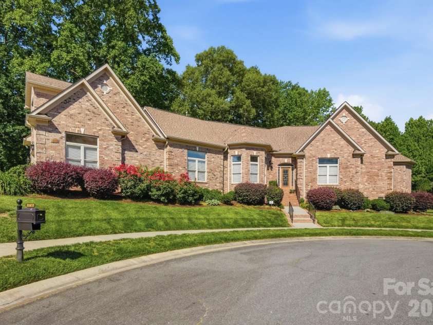 11855 Churchfield Lane, Charlotte, NC 28277.  MLS# CAR4383423, YatesRealty ID 23954. 