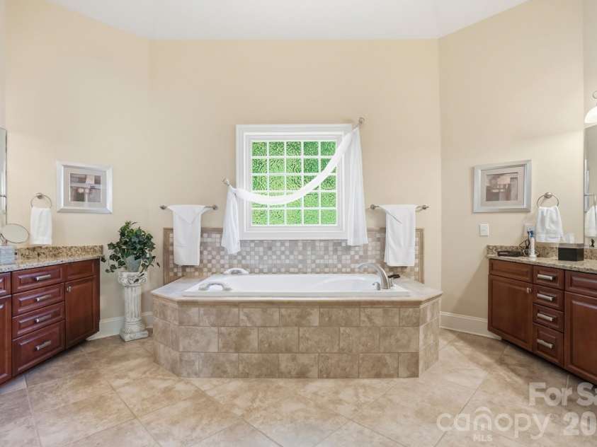 11855 Churchfield Lane, Charlotte, NC 28277.  MLS# CAR4383423, YatesRealty ID 23954. 