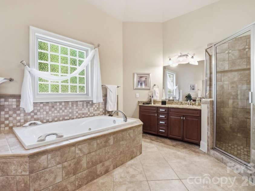 11855 Churchfield Lane, Charlotte, NC 28277.  MLS# CAR4383423, YatesRealty ID 23954. 