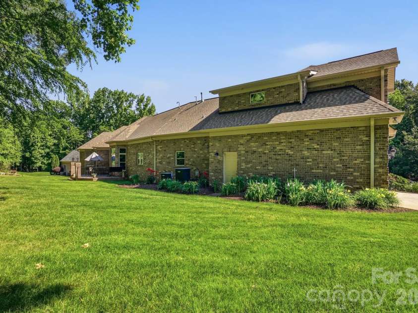 11855 Churchfield Lane, Charlotte, NC 28277.  MLS# CAR4383423, YatesRealty ID 23954. 