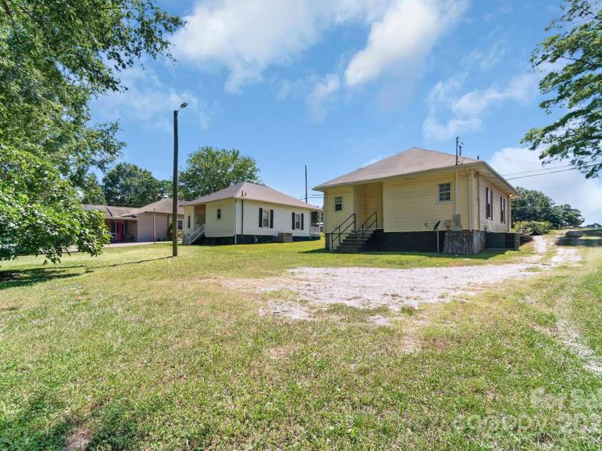 3322 York Highway, Gastonia, NC 28052.  MLS# CAR4278149, YatesRealty ID 23954. 