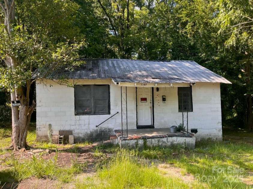 1107 Armstead Street, Rockingham, NC 28379.  MLS# CAR4278158, YatesRealty ID 23955. 