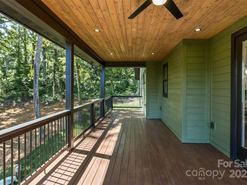 120 Gashes Creek Road, Asheville, NC 28805.  MLS# CAR4273637, YatesRealty ID 23957. Back Deck