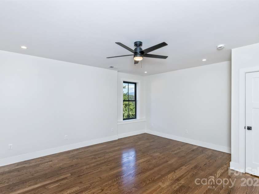 120 Gashes Creek Road, Asheville, NC 28805.  MLS# CAR4273637, YatesRealty ID 23957. Bedroom/Bonus Room