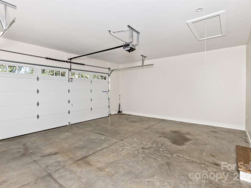 120 Gashes Creek Road, Asheville, NC 28805.  MLS# CAR4273637, YatesRealty ID 23957. Garage
