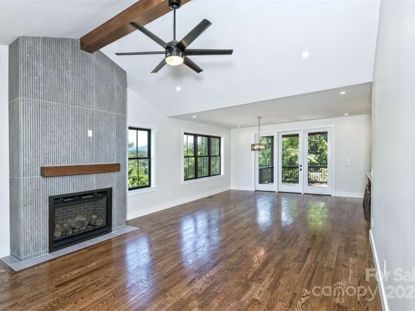 120 Gashes Creek Road, Asheville, NC 28805.  MLS# CAR4273637, YatesRealty ID 23957. Great Room