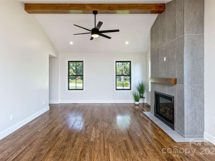 120 Gashes Creek Road, Asheville, NC 28805.  MLS# CAR4273637, YatesRealty ID 23957. Great Room