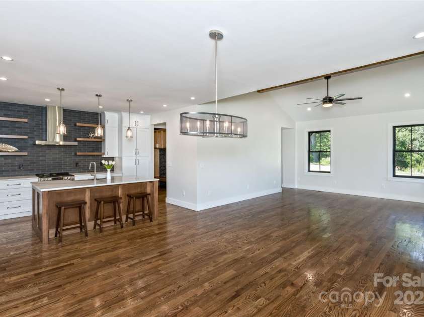 120 Gashes Creek Road, Asheville, NC 28805.  MLS# CAR4273637, YatesRealty ID 23957. Great Room