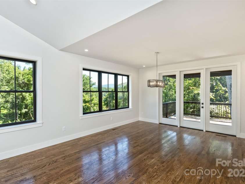 120 Gashes Creek Road, Asheville, NC 28805.  MLS# CAR4273637, YatesRealty ID 23957. Great Room