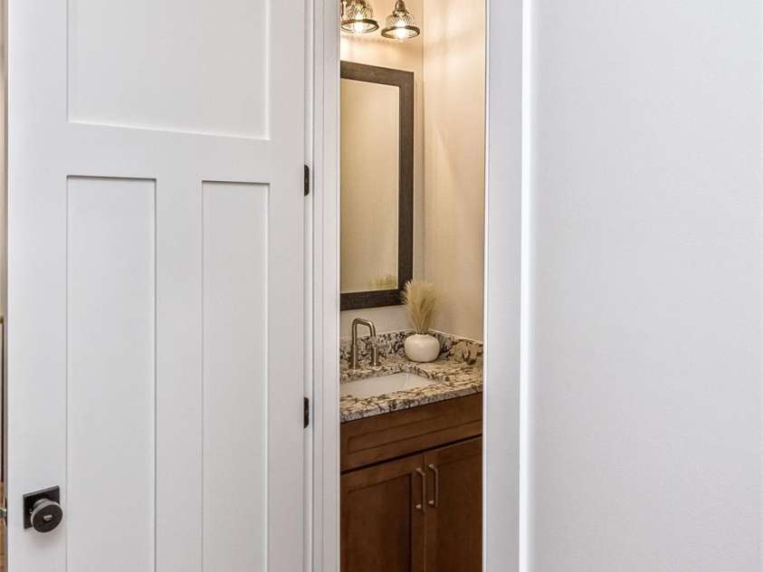 120 Gashes Creek Road, Asheville, NC 28805.  MLS# CAR4273637, YatesRealty ID 23957. Half Bath