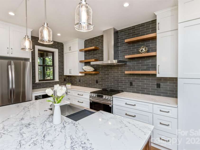 120 Gashes Creek Road, Asheville, NC 28805.  MLS# CAR4273637, YatesRealty ID 23957. Kitchen