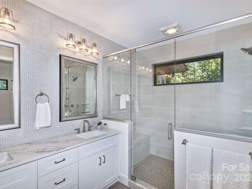 120 Gashes Creek Road, Asheville, NC 28805.  MLS# CAR4273637, YatesRealty ID 23957. Primary Bath