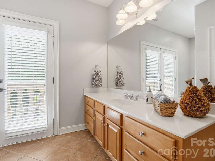 932 Thorn Ridge Lane, Clover, SC 29710.  MLS# CAR4346991, YatesRealty ID 23957. 