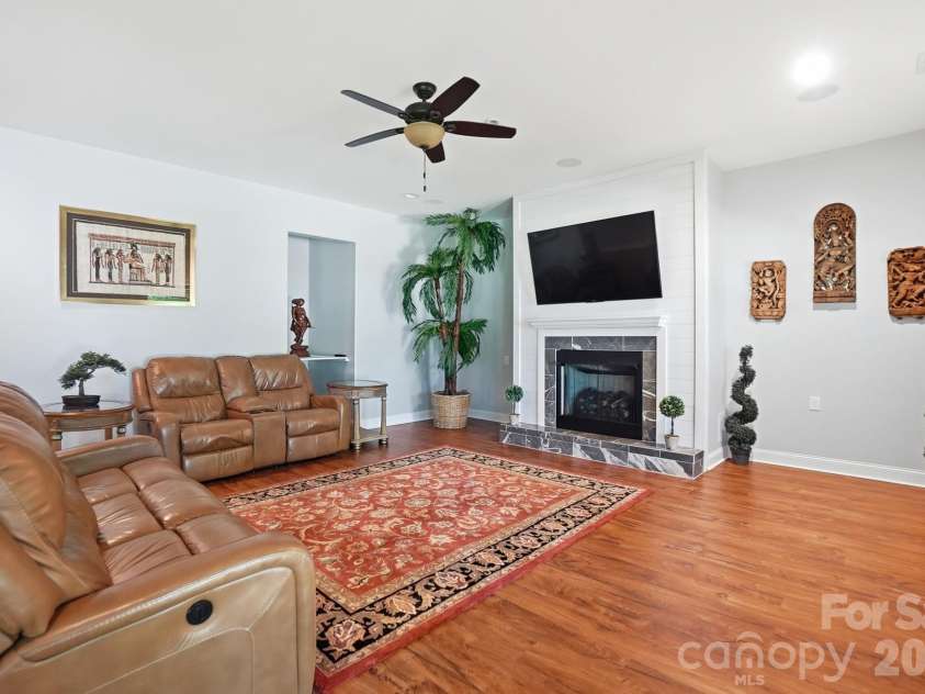 932 Thorn Ridge Lane, Clover, SC 29710.  MLS# CAR4346991, YatesRealty ID 23957. 