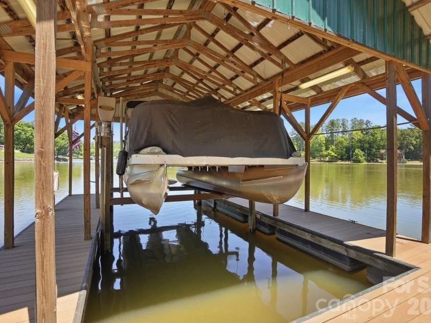 932 Thorn Ridge Lane, Clover, SC 29710.  MLS# CAR4346991, YatesRealty ID 23957. 