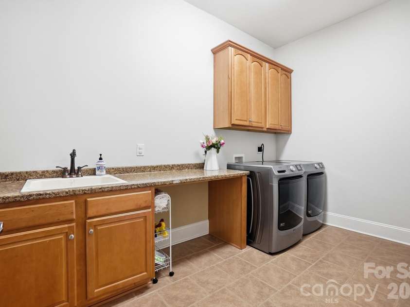 932 Thorn Ridge Lane, Clover, SC 29710.  MLS# CAR4346991, YatesRealty ID 23957. Laundry