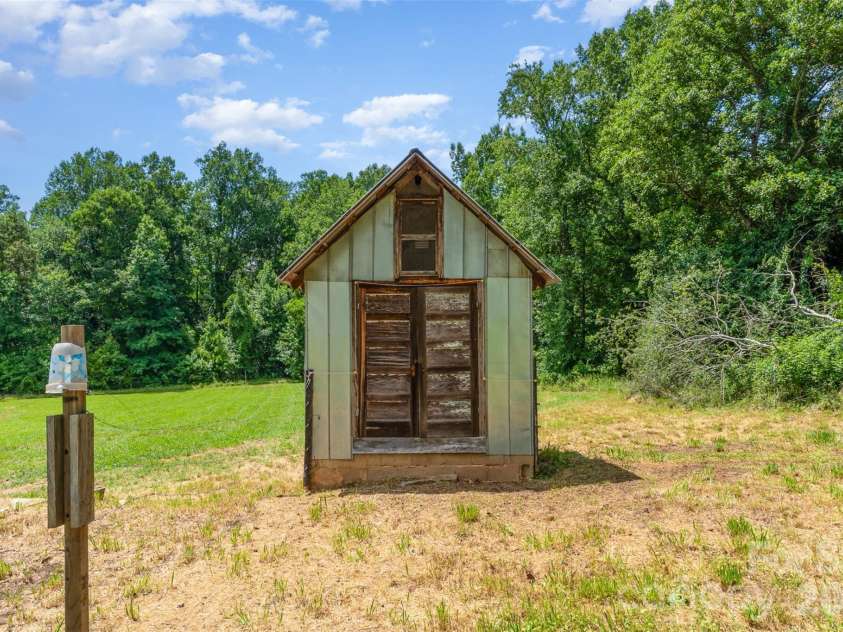 1164 Bradford Mountain Road, Lenoir, NC 28645.  MLS# CAR4369026, YatesRealty ID 23958. 