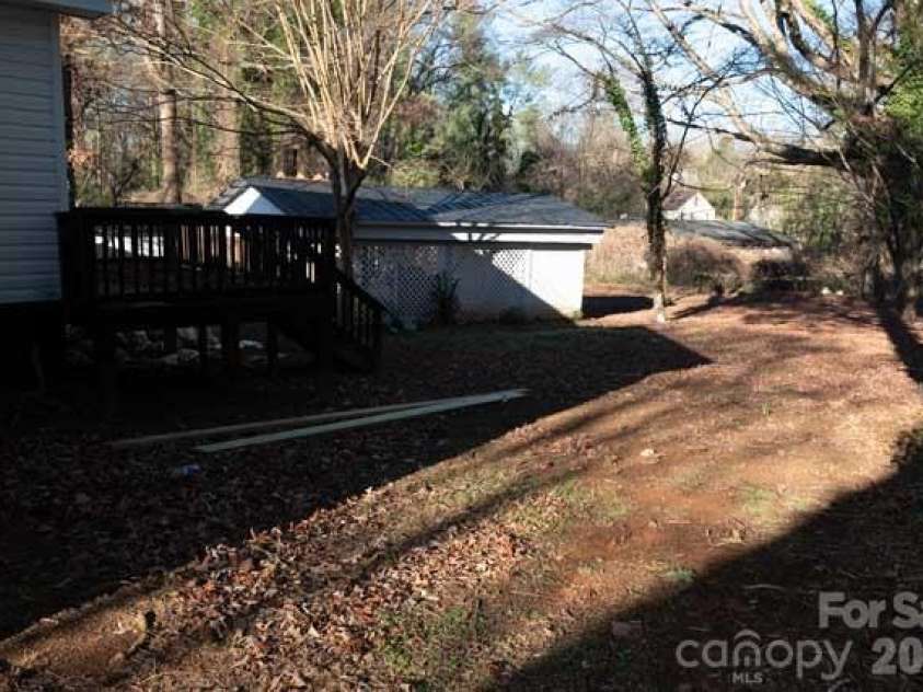 637 Front Street, Statesville, NC 28677.  MLS# CAR4203558, YatesRealty ID 2396. 