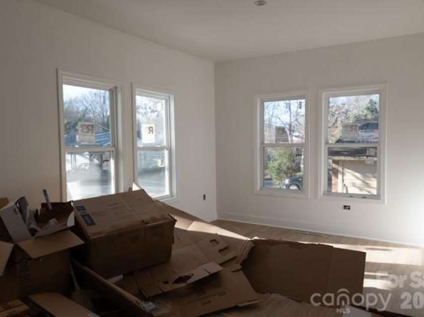 637 Front Street, Statesville, NC 28677.  MLS# CAR4203558, YatesRealty ID 2396. 