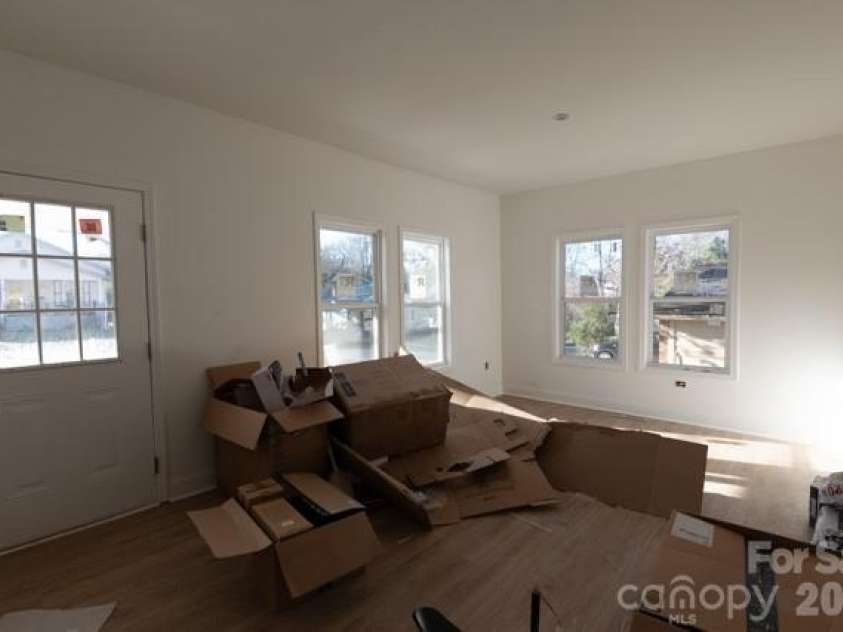 637 Front Street, Statesville, NC 28677.  MLS# CAR4203558, YatesRealty ID 2396. 