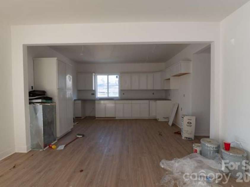 637 Front Street, Statesville, NC 28677.  MLS# CAR4203558, YatesRealty ID 2396. 