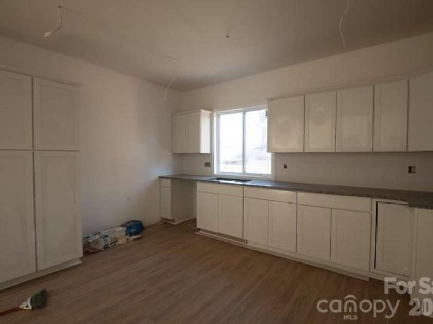 637 Front Street, Statesville, NC 28677.  MLS# CAR4203558, YatesRealty ID 2396. 