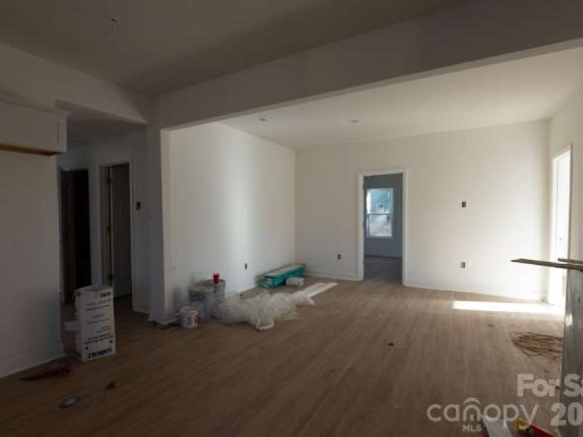 637 Front Street, Statesville, NC 28677.  MLS# CAR4203558, YatesRealty ID 2396. 