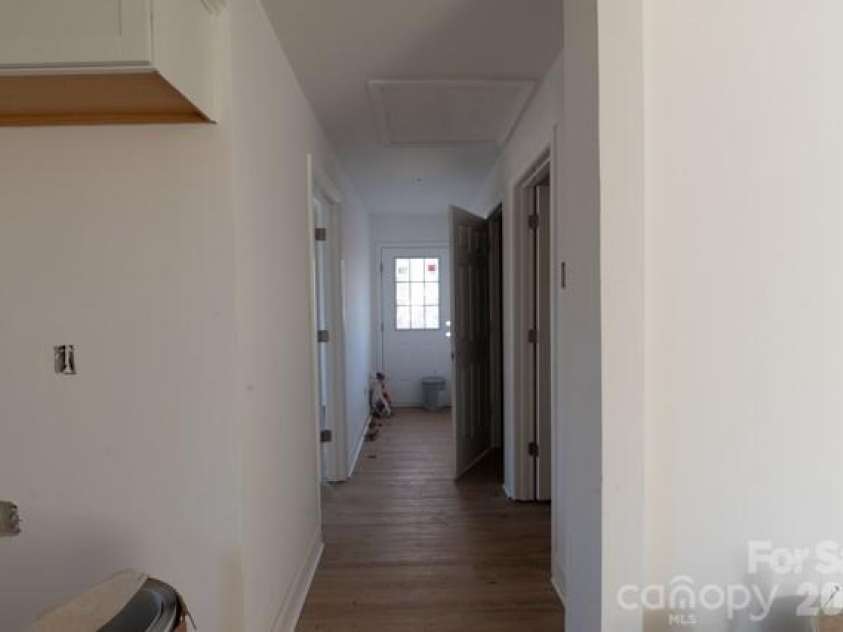 637 Front Street, Statesville, NC 28677.  MLS# CAR4203558, YatesRealty ID 2396. 