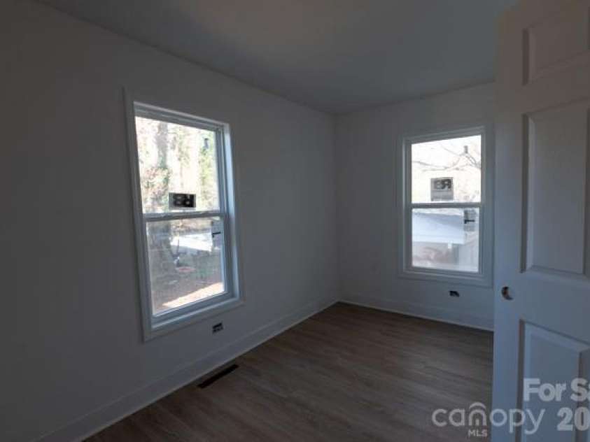 637 Front Street, Statesville, NC 28677.  MLS# CAR4203558, YatesRealty ID 2396. 