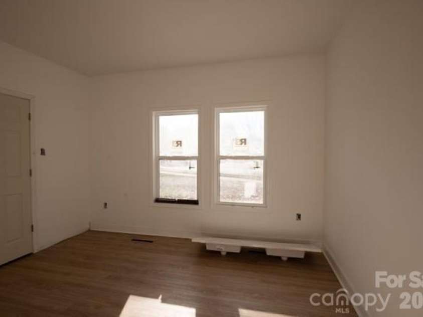 637 Front Street, Statesville, NC 28677.  MLS# CAR4203558, YatesRealty ID 2396. 