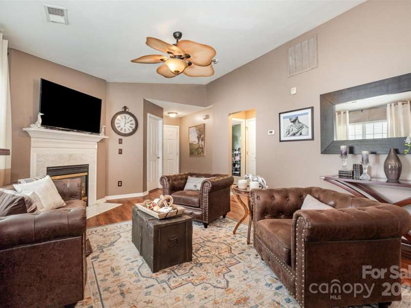 5402 Harris Cove Drive, Charlotte, NC 28269.  MLS# CAR4258318, YatesRealty ID 23960. 