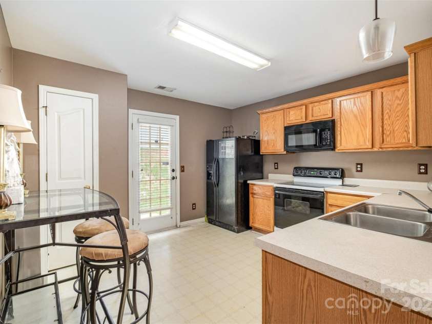 5402 Harris Cove Drive, Charlotte, NC 28269.  MLS# CAR4258318, YatesRealty ID 23960. 