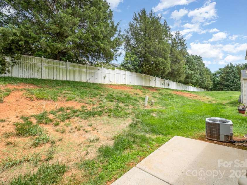5402 Harris Cove Drive, Charlotte, NC 28269.  MLS# CAR4258318, YatesRealty ID 23960. 