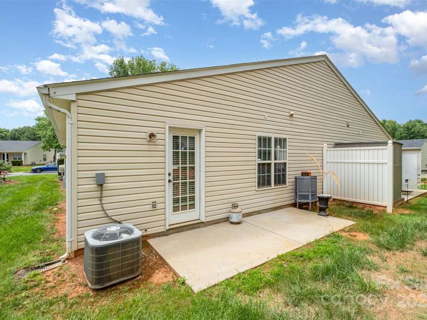 5402 Harris Cove Drive, Charlotte, NC 28269.  MLS# CAR4258318, YatesRealty ID 23960. 