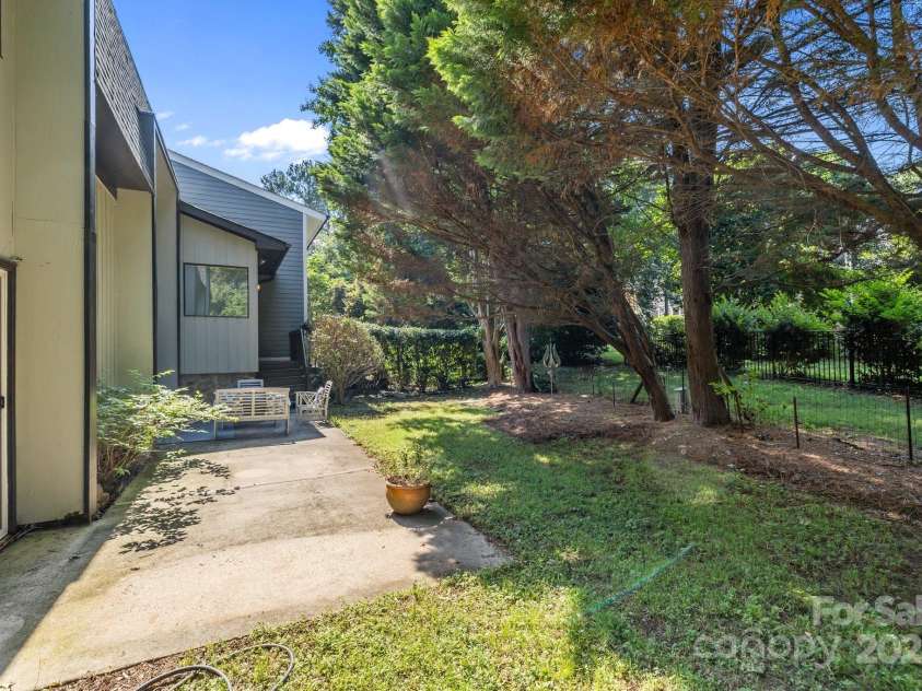 4208 Burning Tree Drive, Charlotte, NC 28277.  MLS# CAR4275268, YatesRealty ID 23961. 