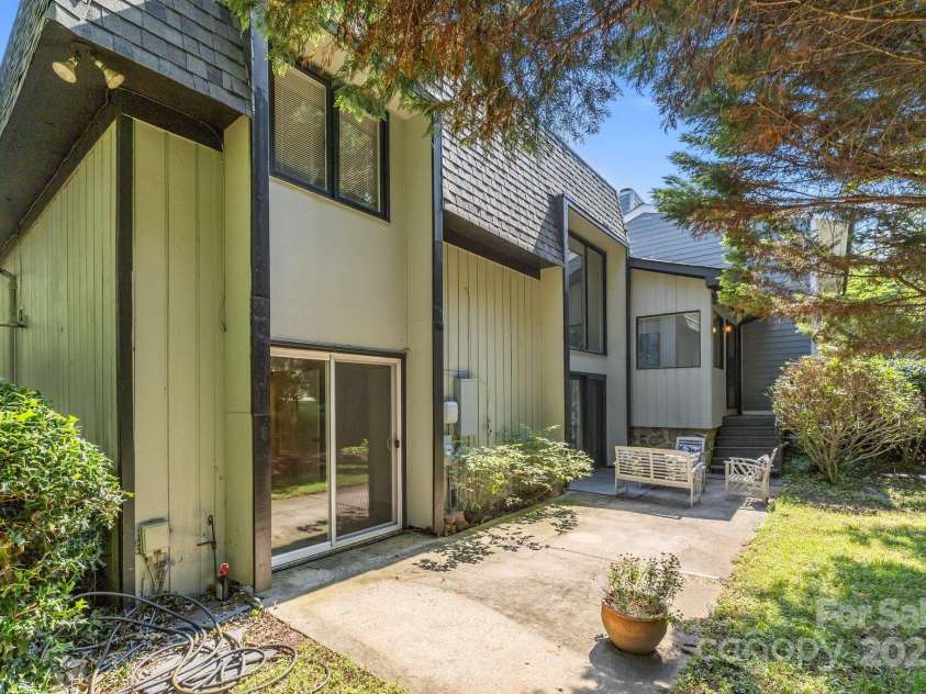 4208 Burning Tree Drive, Charlotte, NC 28277.  MLS# CAR4275268, YatesRealty ID 23961. 
