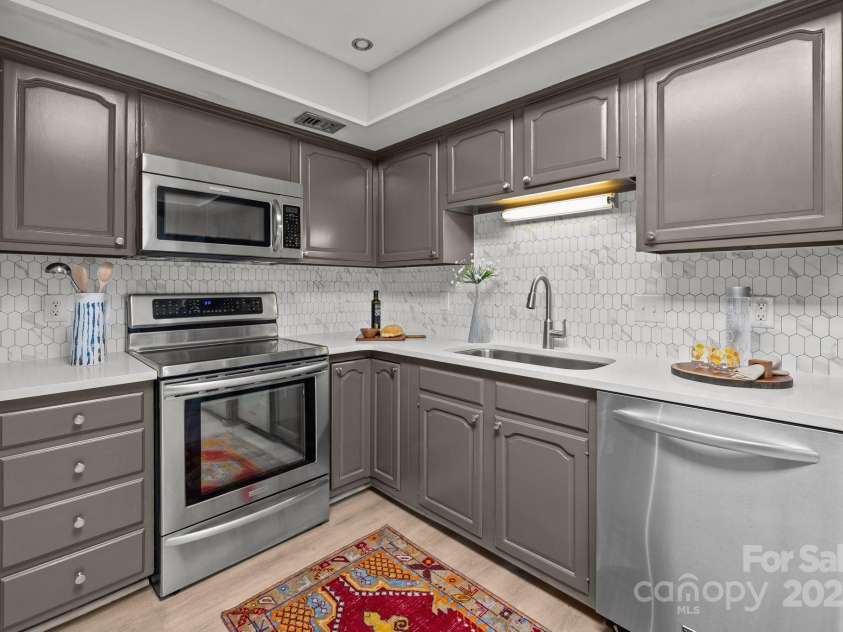 4208 Burning Tree Drive, Charlotte, NC 28277.  MLS# CAR4275268, YatesRealty ID 23961. 
